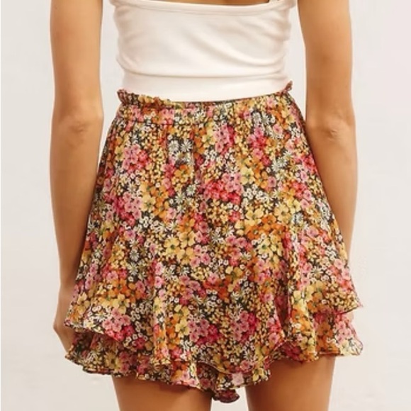 Dress Forum Floral Print Skirt with Ruffles - Picture 4 of 6